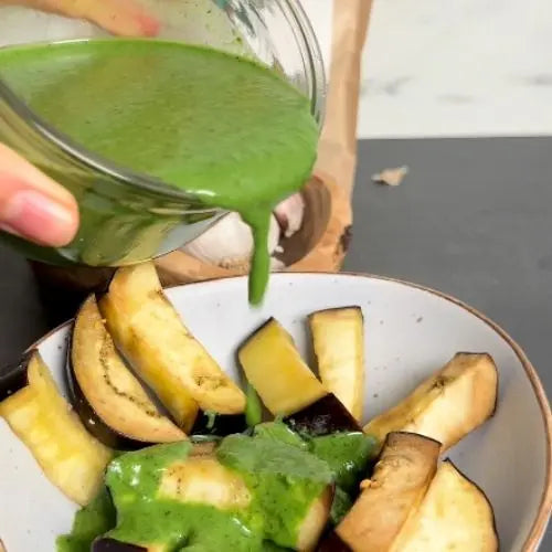 Auberginen Sticks mit grünem Dip