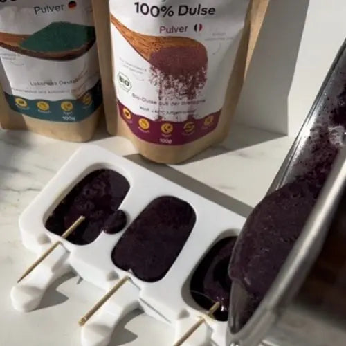 Erfrischendes Beeren-Banane-Eis mit Algen