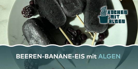 Erfrischendes Beeren-Banane-Eis mit Algen