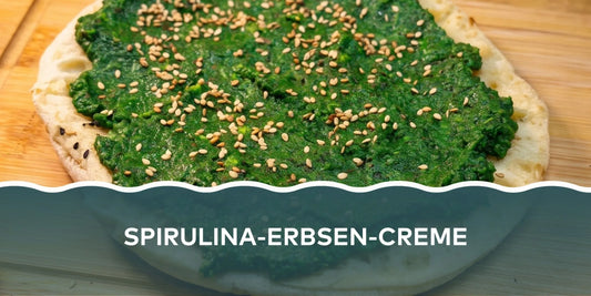 Grüne Spirulina-Erbsen-Creme mit Erbsen, Chiasamen und Spirulina Pulver – veganer Brotaufstrich und Dip mit Algen von Kochen mit Algen