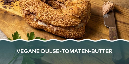 Vegane Dulse-Tomaten-Butter mit Dulse-Algen, Sonnenblumenkernen und Tomatenmark als cremiger pflanzlicher Brotaufstrich von Kochen mit Algen