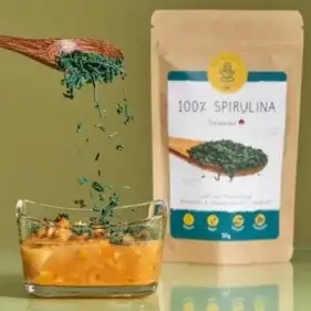 Spirulina Streusel als Anwendung zum Würzen von Eintopf