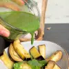 Auberginen Fries mit gruenem Dip