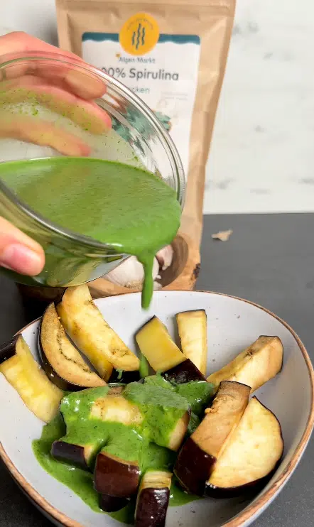 Auberginen Fries mit gruenem Dip